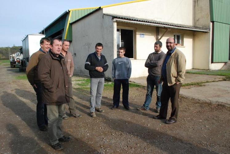 De gauche à droite : François Avrard, Patrice Coutin, Jérôme, Alain et Clément Billerot, Mickael Leservoisier et Philippe Moinard.