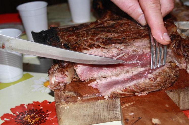 En 2013, les adultes consommaient 1 kg de produits carnés. 