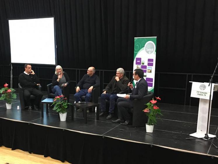 Pierre Venayre, directeur général du Stade rochelais, Nathalie Bouteiller, présidente de la commission agricultrice de la Fnsea, Philippe Leyssene, élu local et Angré Gingreau, président de l’association départementale des donneurs d’organes, ont témoigné de l’épanouissement personnel que suscite l’engagement dans des causes collectives.