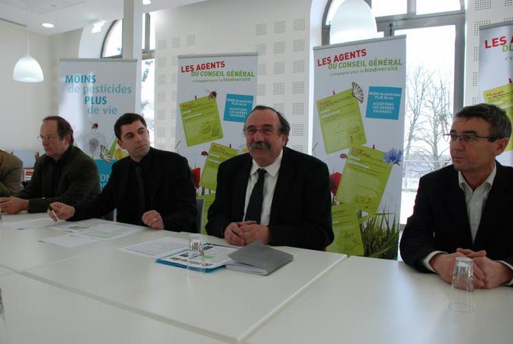 « Réduire l’usage des pesticides, c’est préserver la santé publique et la biodiversité », expliquait Eric Gautier, président du conseil général.