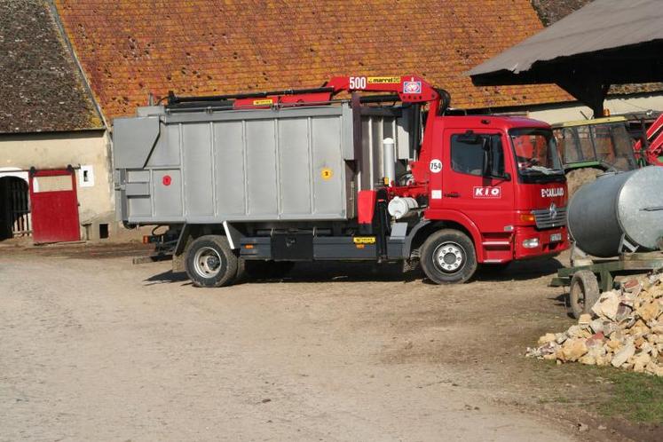 Camion servant à ramasser les animaux morts sur les exploitations.