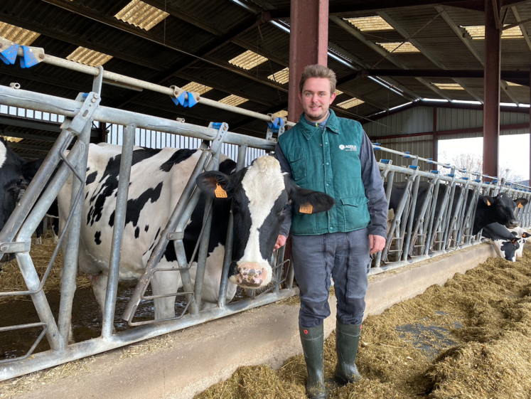 Thomas et sa vache Obstinée, présentée lors du Printemps des génisses en 2019.