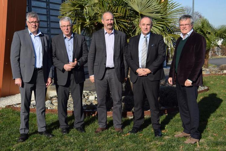 De gauche à droite : Arnault Gatignon et Abel Lumineau, directeur et président de la Caveb, avec Philippe Delusset, président d’Ocealia, Thierry Lafaye et Bernard François, respectivement directeur général et directeur général délégué.