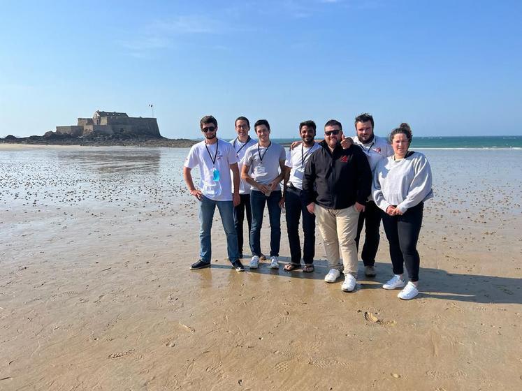 L'ambiance était estivale, mais les JA 17 sont surtout allés à St-Malo pour travailler et défendre leurs amendements !