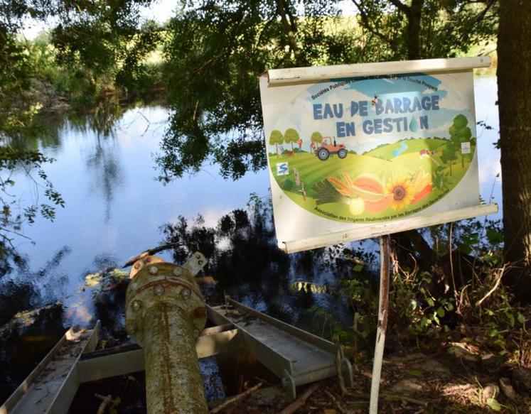 La SPL de la Touche Poupard accompagne les agriculteurs dans leur effort de communication. Ces affiches sont un premier degré d’information.