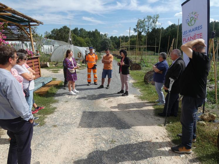 Une poignée d'élus ont pu découvrir cette ferme communale qui comporte également une vocation pédagogique, puisque des ateliers avec les enfants de la ville y sont organisés.