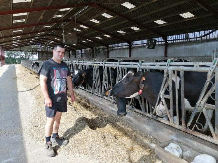 « Lorsque que je me suis installé en 2013, j’ai dû chercher par moi-même les partenaires qui valorisaient l’installation », témoigne Julien Bonneau, jeune agriculteur installé à Surin.