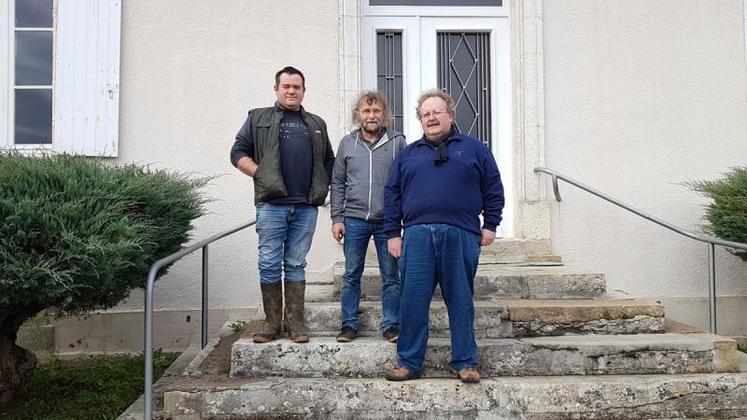 Alexandre Boutant et Christian Leduque, co-gérants de Terres en chemin, peuvent compter sur le soutien du maire d’Alloue, Jean-Jacques Catrain.
