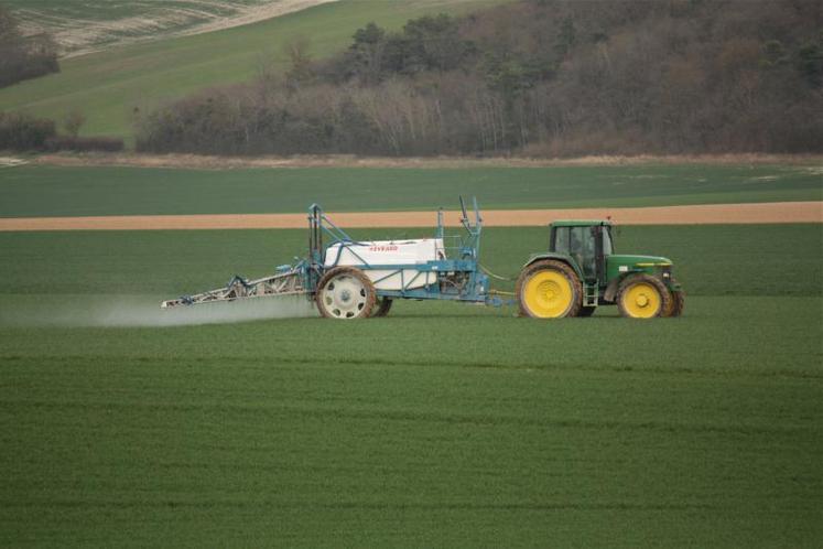 Les Français sont invités à donner leur avis pendant trois
semaines sur la distance des zones de non-traitement 
de produits phytosanitaires.