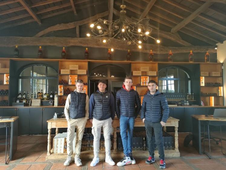 Quatre élèves du lycée agricole de Jonzac ont découvert une exploitation de Sauternes.