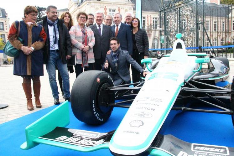 «C’est une certaine fierté de pouvoir montrer le drapeau français, et de porter haut les couleurs de la Vienne aux États-Unis», confie Simon Pagenaud.