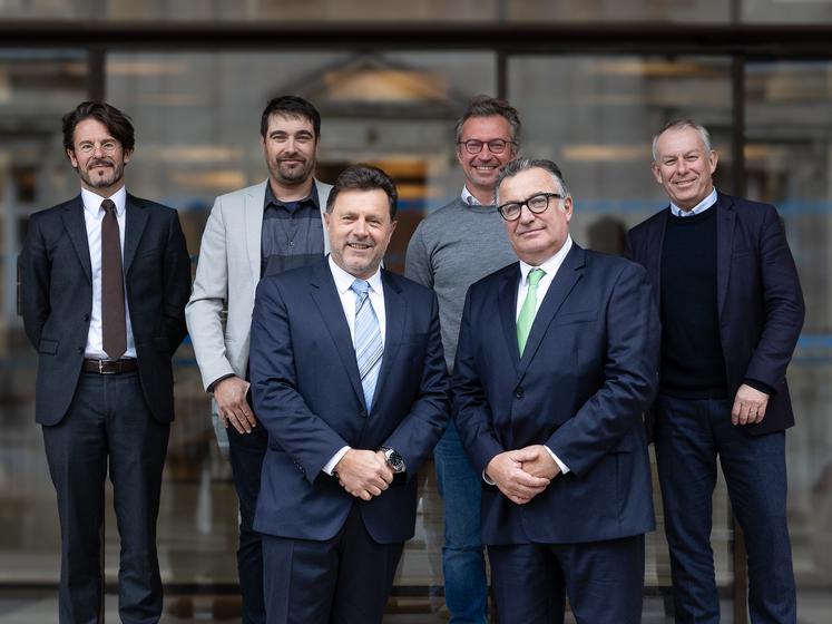 De gauche à droite : Au premier plan, Florent Morillon qui vient de succéder à Christophe Veral à la présidence du BNIC. Celui-ci continue son engagement à la vice-présidence. Au second plan sur la photo : Raphaël Delpech, Anthony Brun, Hervé Bache-Gabrielsen, Eric Le Gall.