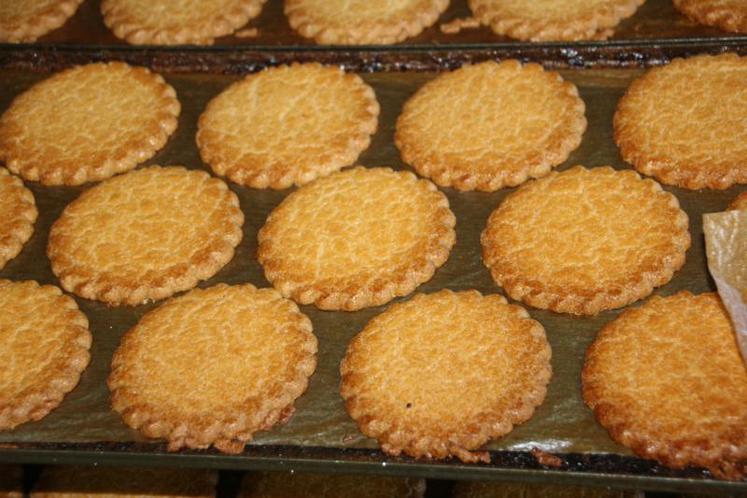 Le broyé du Poitou tient son nom du fait que froid, le gâteau devient croquant et peut ainsi être cassé avec le poing.