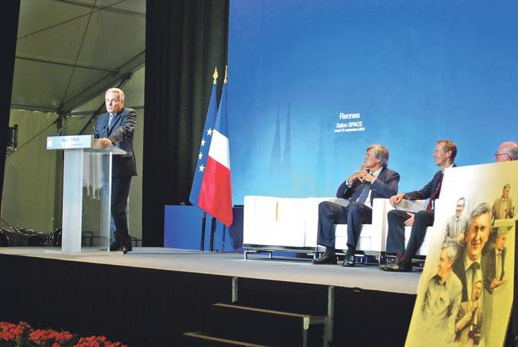 Jean-Marc Ayrault à la tribune du Space 2013 à Rennes.