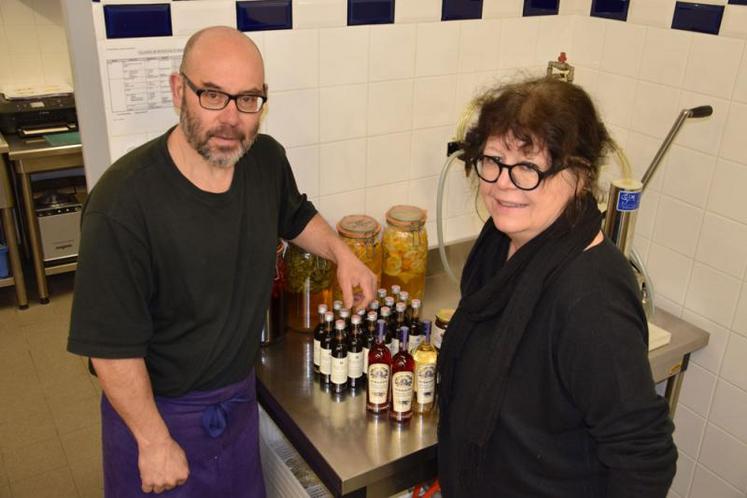 Phillipe et Françoise Fleuriet gèrent tout, de la production à la fabrication en passant par la communication et le design des étiquettes.