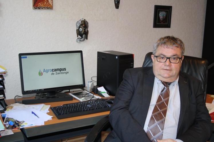 Jean-Michel Bregeon, proviseur du lycée Desclaude de Saintes depuis la rentrée dernière, est 
le directeur de l’Agrocampus de Saintonge.