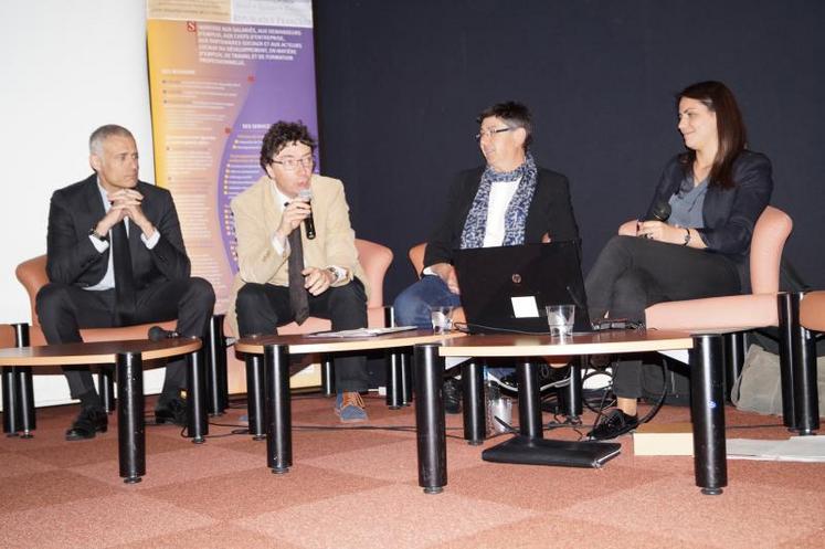 De gauche à droite : Olivier Maurel (sous-préfet), Michel Gourinchas (maire de Cognac), Jean-Michel Louineau (Direccte) et Zoé Saffar (Défi Cognac).