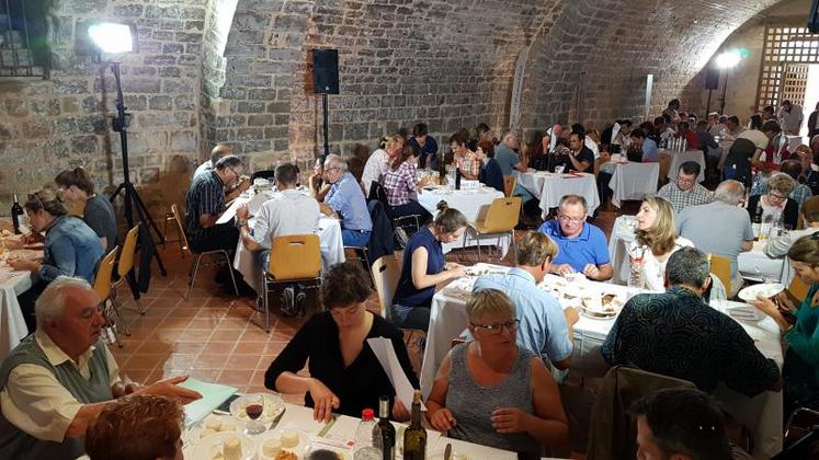 Les 120 consommateurs, imperturbables, ont soigneusement noté les 9 catégories de produits de la première session du Concours Saveurs de Nouvelle-Aquitaine.