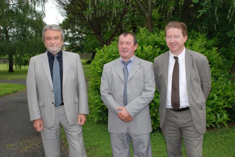 De gauche à droite : Pierre Baudry, Patrice Coutin et Philippe Tuzelet, respectivement directeur adjoint, président et directeur général de la Safer Poitou-Charentes/Vendée.