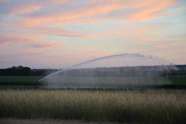 « Heureusement, la pluie de cette semaine va calmer tout le monde. Cela va donner un coup de pouce aux irrigants et peut-être leur permettre de reprendre l’irrigation », note Emmanuel Guionnet, élu chambre.