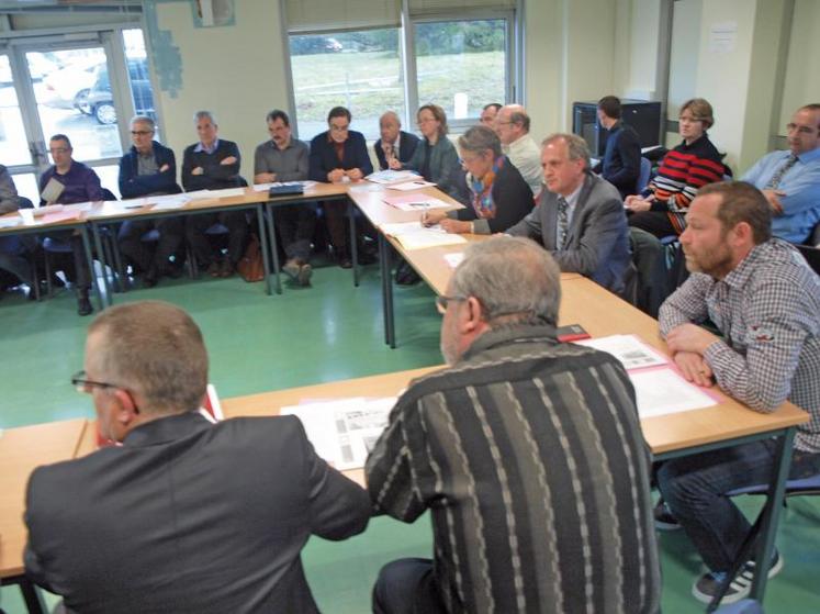 Une quarantaine de représentants de la filière caprine (producteurs, transformateurs, syndicats , chambres d’agriculture et autres OPA) ont participé à la réunion. 