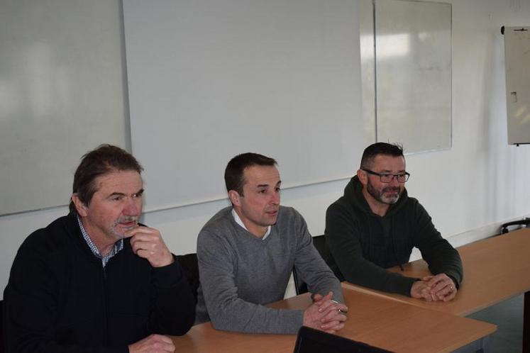 Autour d'Alain Cornu, président de la FRO, Claude Souchaud (président de Tech'Ovin.) et Patrick Soury, secrétaire général FNO