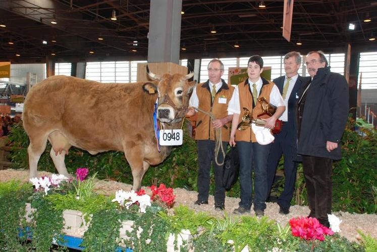 Ulla, du Gaec La Boussole à Saint-Martin-des-Fontaines (85), prix de championnat femelle.