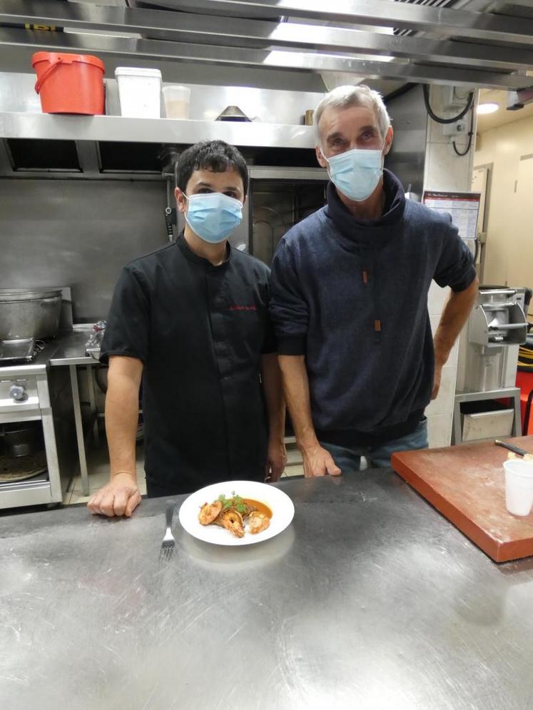 Mickaël Martius et Laurent Poupard, cuisinier et éleveur, travaillent ensemble pour la promotion du chevreau.