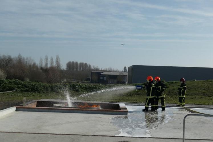 Le nouveau centre de secours dispose d’infrastructures capables de former simultanément 80 stagiaires à la gestion des feux d’alcool.