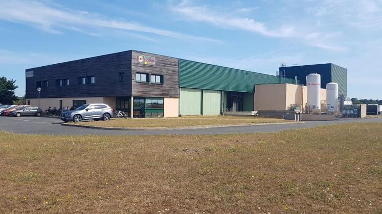 L'usine Fromacoeur, 3 500 mètres carrés de bâtiments à Ruffec.