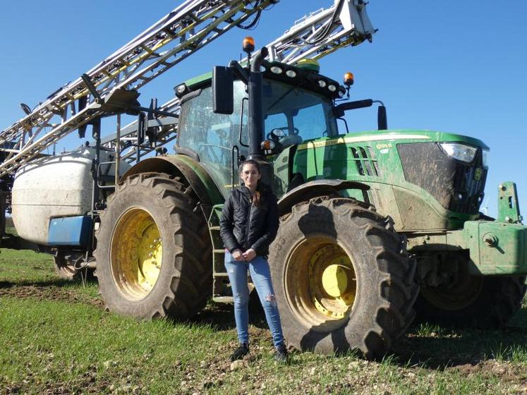 Grâce à ses publications sur Instagram, Sophie Renaud fait découvrir son quotidien d’agricultrice céréalière à près de douze mille abonnés.