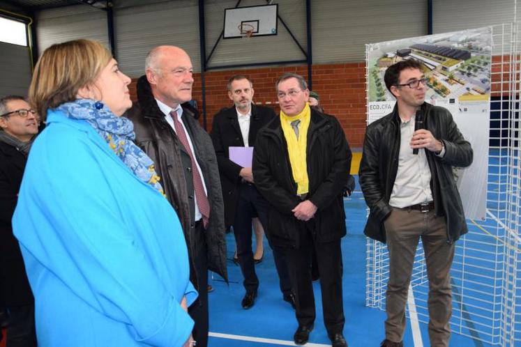 Alain Rousset découvre les plans du futur CFA