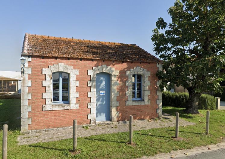 Le musée est installé au sein de l’ancienne billetterie de l’embarcadère du vapeur Bordeaux-Royan, réhabilitée au début des années 2000.