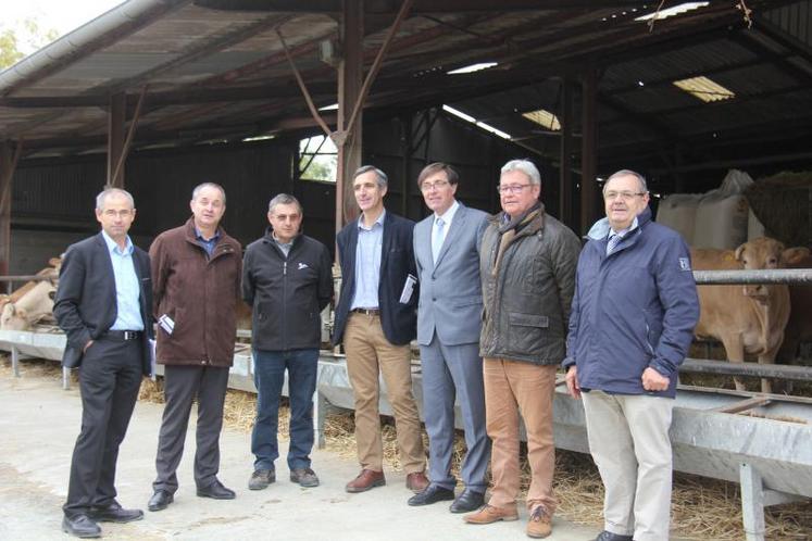 Vendredi 4 novembre, les élus des chambres d'agriculture de Vendée, des Deux-Sèvres, de Charente-Maritime et Luc Servant,
président de la chambre d'agriculture, ont clairement rappelé à l'ordre les pouvoirs publics.