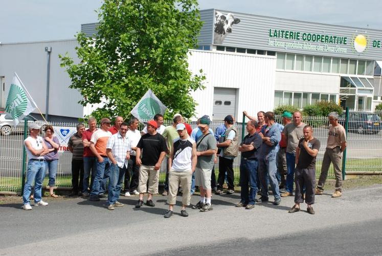 A Pamplie, il était question de stratégies offensives. « Il ne suffit pas de constituer des réserves. Pour exister demain, les entreprises doivent investir pour pénétrer le marché », sifflaient les manifestants.