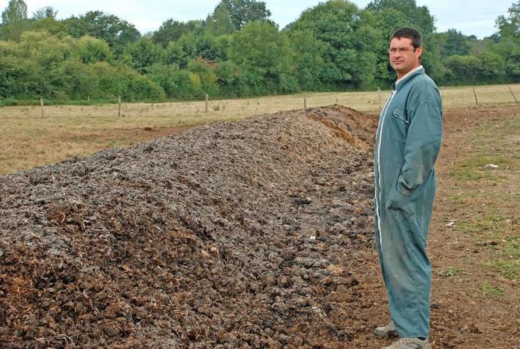 « Quand on épand 35 tonnes à l’hectare avec un fumier on dose à 10 ou 15 tonnes par hectare en compost », explique Jean-Marc Delahaye.