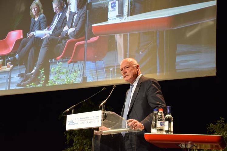 Alain Rousset a fixé quelques priorités à sa présidence : la généralisation du haut débit, la création de maisons de santé ainsi que le développement du transport ferroviaire.