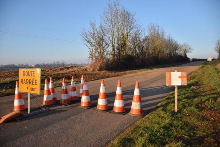 Une zone réglementée d’un kilomètre, incluant deux autres
élevages avicoles, a été mise en place jusqu’à la fin du mois.