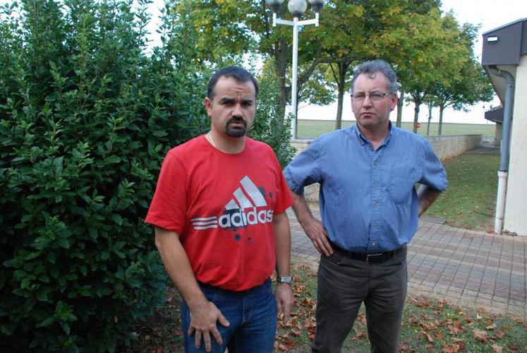 Sébastien Pommier, président de l'ADA (à gauche) et Daniel Gauthier, apiculteurs en Deux-Sèvres.