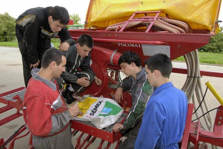 Le pôle machinisme de Bressuire s’étoffe notamment avec l’ouverture à l’Iréo d’un bac pro par alternance et apprentissage Maintenance des matériels agricoles option agricole.