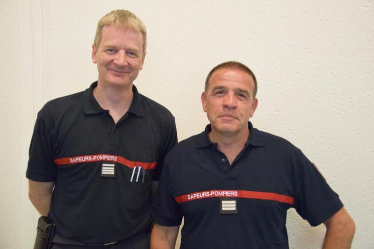 Le commandant Didier Rémy et le capitaine Yannick Yvonnet du Sdis.