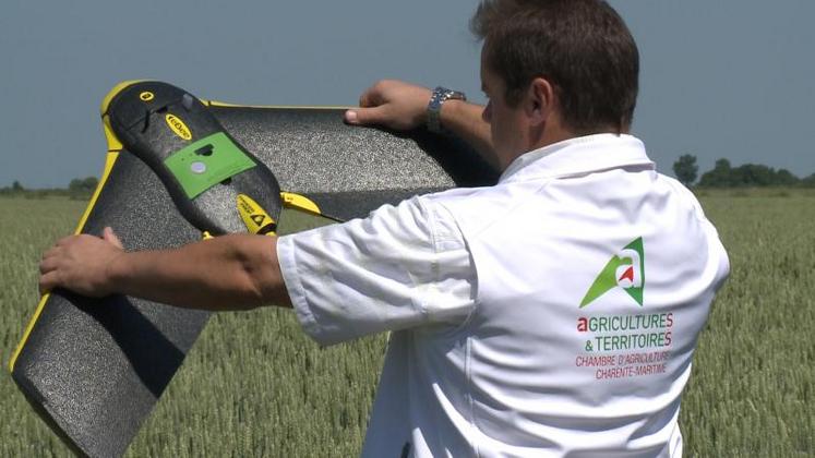 Jean-Philippe Bernard, en plein travail avec son drone.