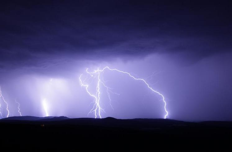 Les orages font toujours peser la menace d'un épisode de grêle dévastateur pour les cultures.