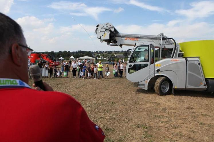 Au cours du raid machine, de nombreux engins seront tour à tour mis en avant. Ces présentations dynamiques seront suivies d’une mise en situation réelle. Les démonstrations s’enchaîneront tout au long de la journée.