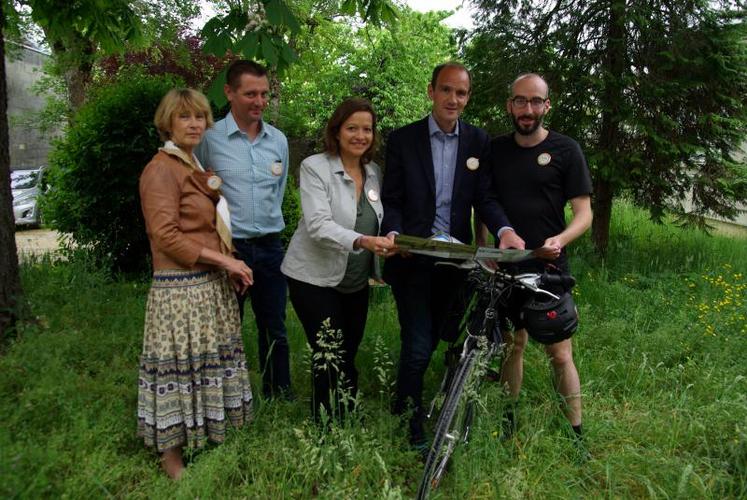 Nicolas Lemeunier (à droite) partira pour une semaine de vélo