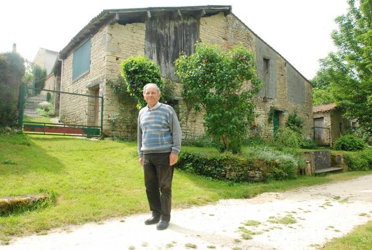 « Ici sans le marais, il n’y aurait pas de tourisme et donc pas d’économie. Sans habitants, sans agriculteurs pour entretenir les îlots herbagers et le réseau hydraulique, il n’y aurait plus de marais », explique Jean Leyssene.