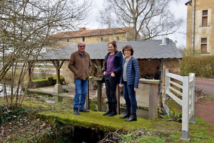 Geneviève et Hilaire Herbert, dans leur ferme, au lieu-dit 
Le Moulin de Retournay.