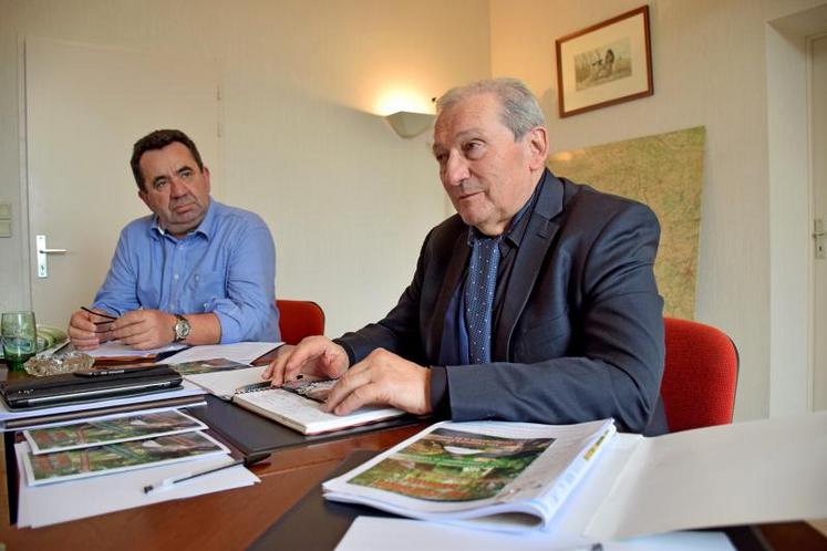 Claude Jarriau directeur et Guy Guédon président. Le troisième schéma cynégétique portera la volonté de la fédération de la chasse à travailler de concert avec les acteurs du monde agricole.