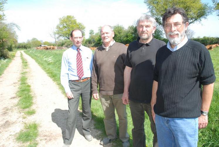 Vincent Houben, de la chambre d’agriculture du Maine-et-Loire ; Yves Beaupère, président du comité de pilotage de Tech&Bio ; Louis Michel, agriculteur mayennais et administrateur de la Cra et Jean-Paul Coutard, directeur de la ferme expérimentale  de Thorigné-d’Anjou.