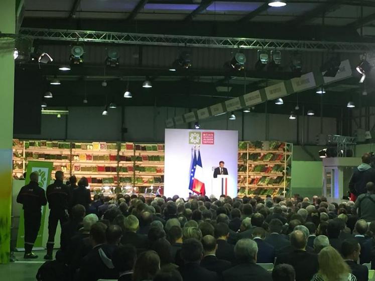 Emmanuel Macron à Rungis le 11 octobre lors de son point d'étape suite au premier chantier des États généraux de l'alimentation.